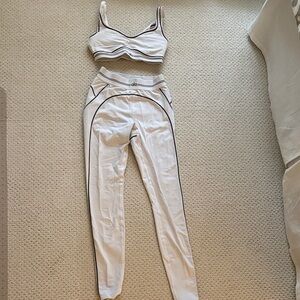 Alo Matching Bra and Leggings